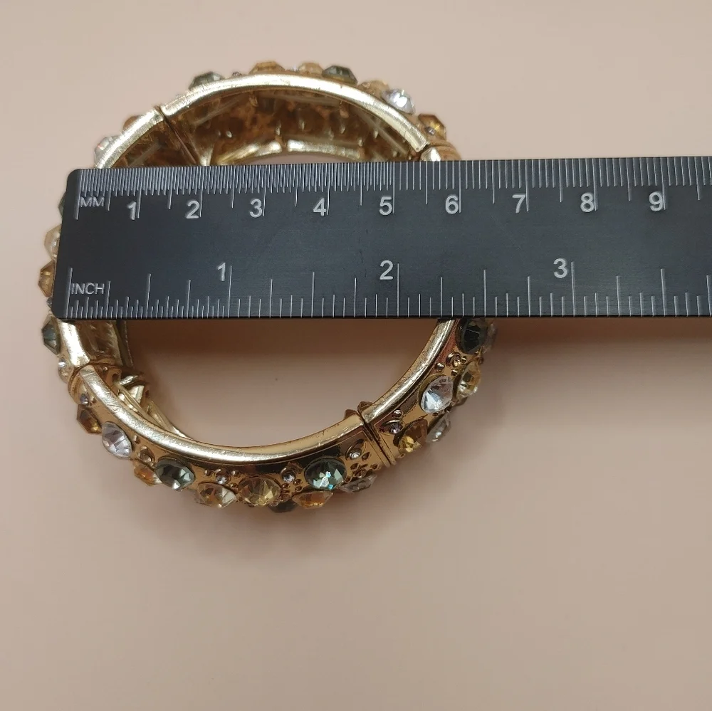 Elegant Gold and Crystal Bracelet